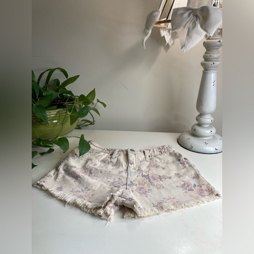 NWT MOSSIMO 2 Vintage Stretchy High Rise Western Floral Frayed Short Shorts